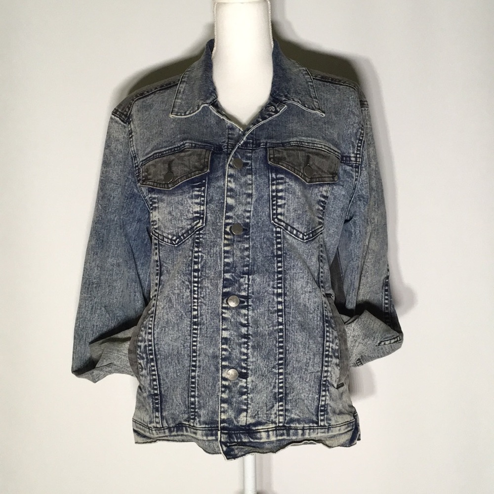21 men blue Jean jacket with 6 pockets size small